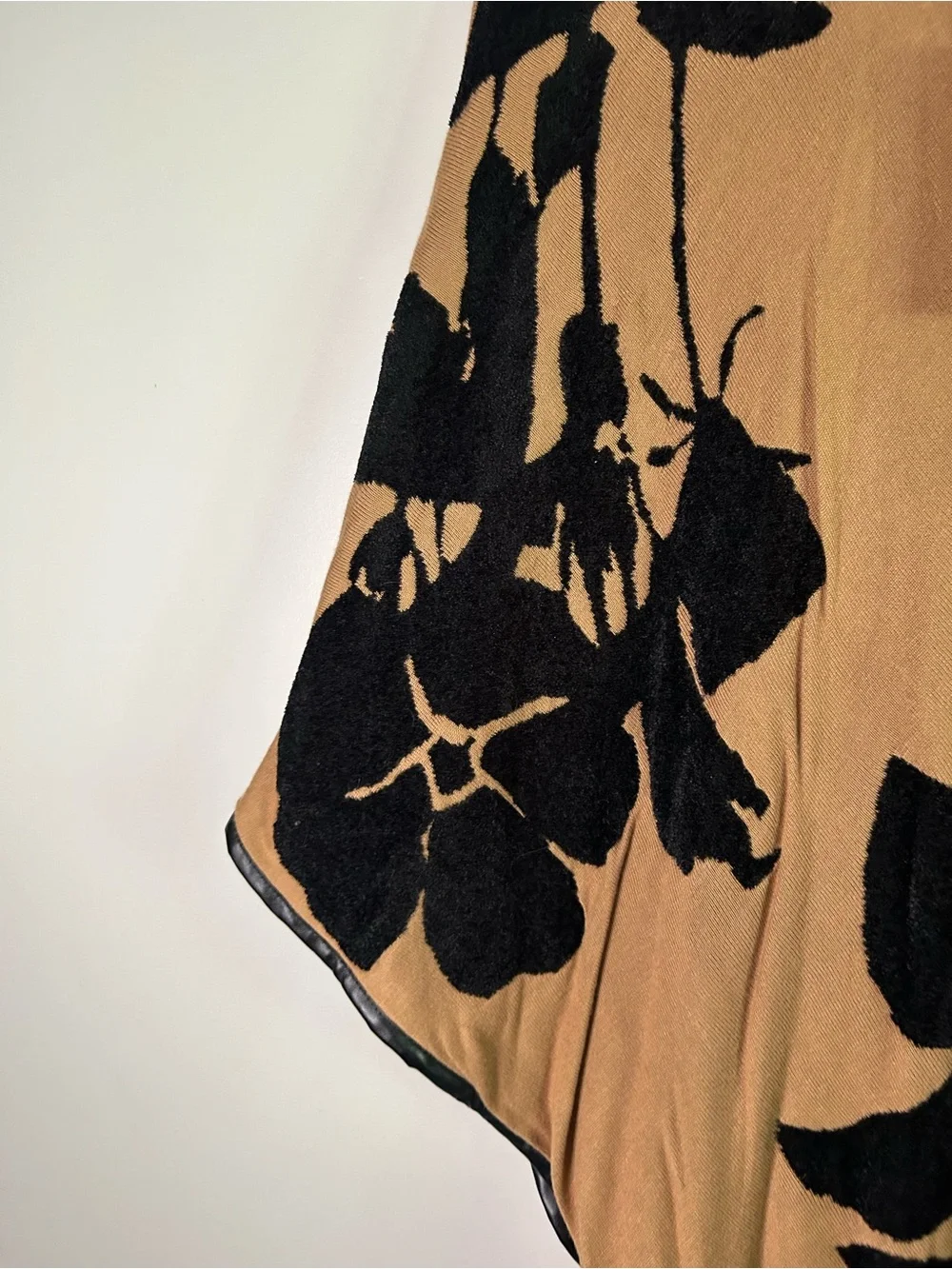 Chico's NWT Camel and Black Knit V-Neck Heavy Sweater Poncho